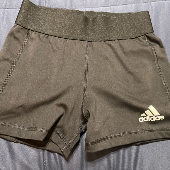 Bundle of volleyball shorts - Picture 4 of 4
